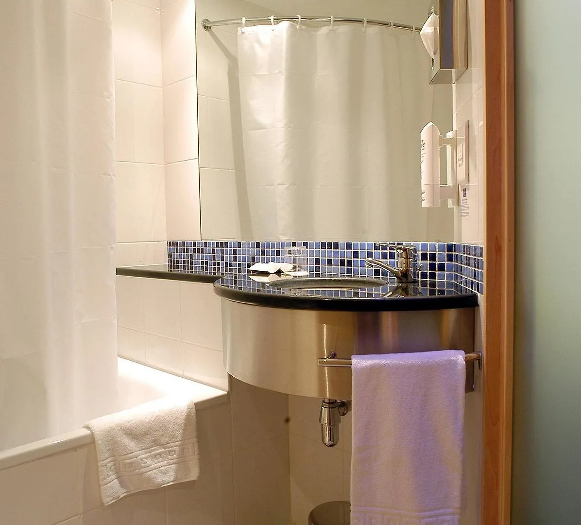 Holiday Inn Express Lisbon-Oeiras, An Ihg Hotel