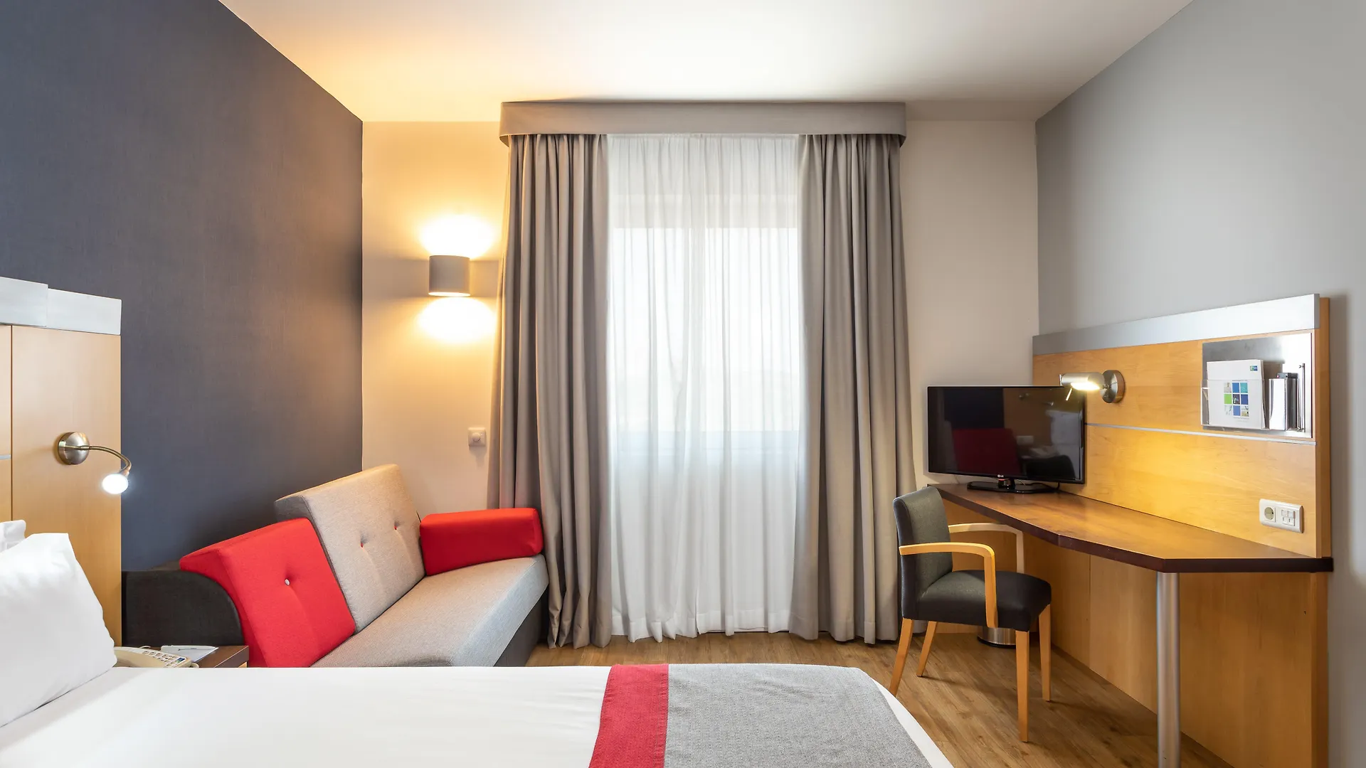 Holiday Inn Express Lisbon-Oeiras, An Ihg Hotel