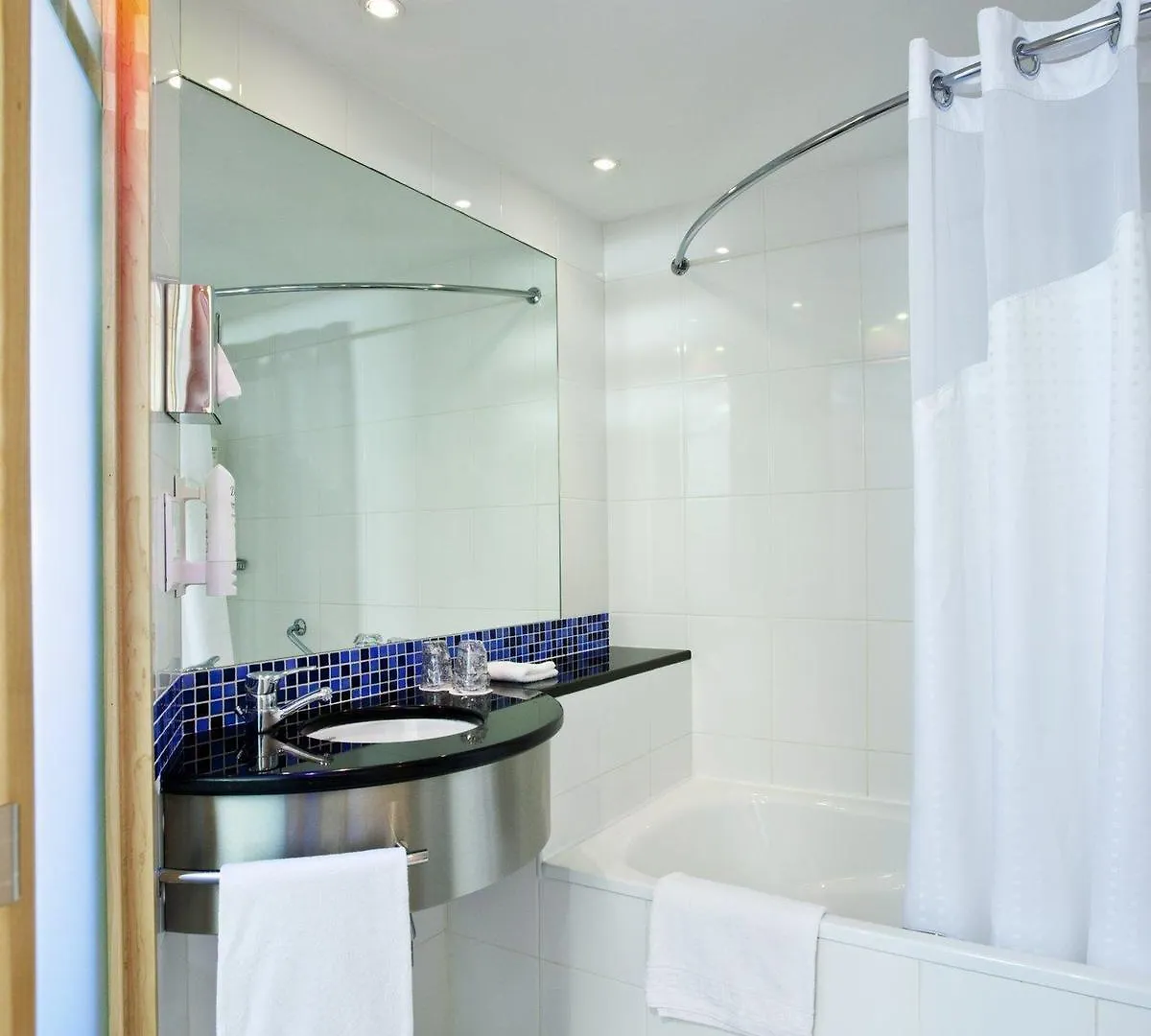 Holiday Inn Express Lisbon-Oeiras, An Ihg Hotel